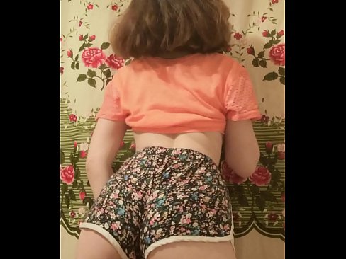 ❤️ Leanabh òg sexy a ’toirt dheth na shorts aice air a’ chamara ️  Sluts aig gd.3dhentaix.ru ❌❤